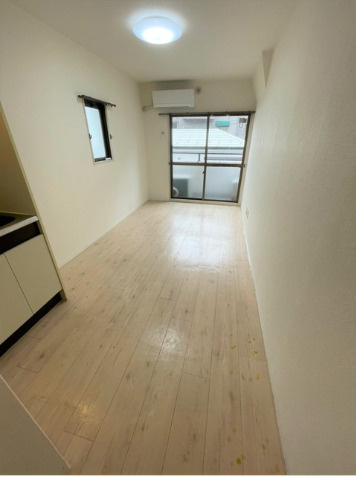 メゾン・ド・レクトゥールの居間・リビング|きれいな洋室です