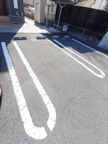 フォレストガーデンＣの駐車場