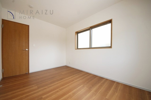 【子供部屋】 | 暮らしやすさを考えたプランで快適な現地ロケーションを実現。安らぎに満たされる、ゆとりのある日々を過ごせます♪