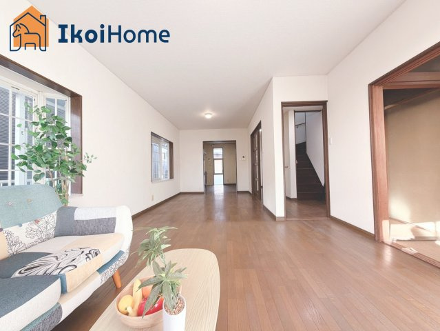 神戸市西区上新地2丁目　中古戸建の居間・リビング|【ホームページに現地動画掲載中】●年中無休：当日予約可●エアコン・壁掛TV等を住宅ローンに組込み可能