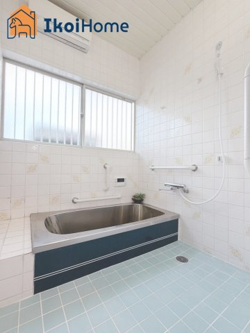 神戸市西区上新地2丁目　中古戸建の浴室|【ホームページに現地動画掲載中】●年中無休：当日予約可●足を伸ばしてご入浴いただける広々とした浴槽♪