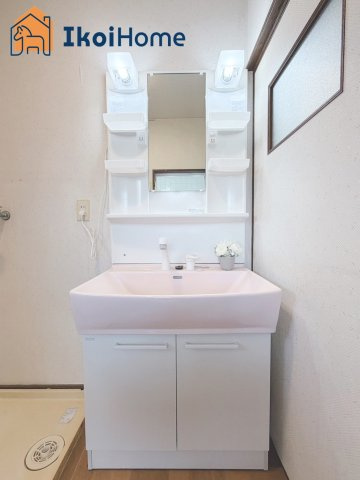 神戸市西区上新地2丁目　中古戸建の洗面所|【ホームページに現地動画掲載中】●年中無休：当日予約可●洗面台には小物置きがございますので便利です！