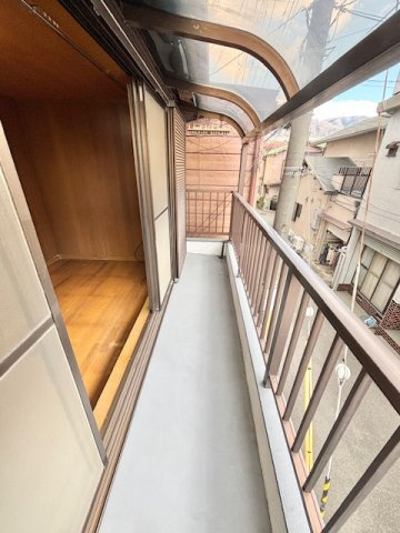 大阪府東大阪市西石切町2丁目　戸建のバルコニー|お洗濯にも便利なバルコニー付き