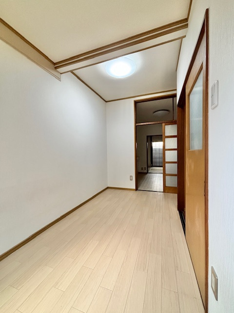 大阪府東大阪市西石切町2丁目　戸建の洋室|1階　洋室4帖