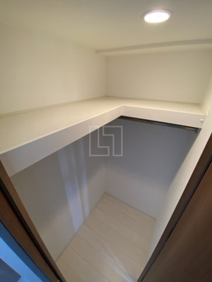 【収納】 | エスリード心斎橋LUXUE | エスリード心斎橋LUXUE（エスリード心斎橋ラグジェ）　ウォークインクローゼット