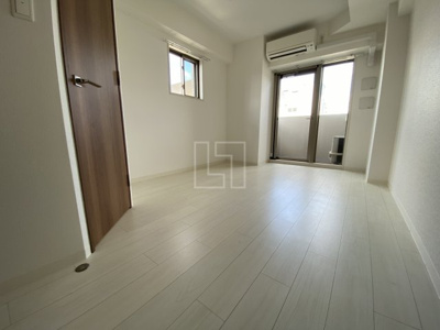 【居間・リビング】 | エスリード心斎橋LUXUE | エスリード心斎橋LUXUE（エスリード心斎橋ラグジェ）　洋室