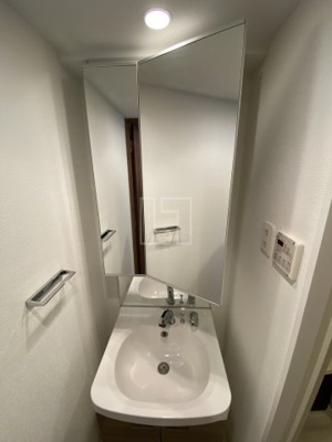 【独立洗面台】 | エスリード心斎橋LUXUE | エスリード心斎橋LUXUE（エスリード心斎橋ラグジェ）　独立洗面化粧台