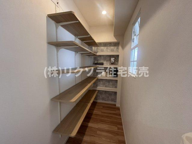 フロレスタ・ミオ山田池公園の内装|パントリー
■物件内覧・資金計画相談・住宅ローン相談、リフォーム相談、お問合せ受付中■
※当日・翌日のご内覧、ご相談はお電話でのお問合せがスムーズです！