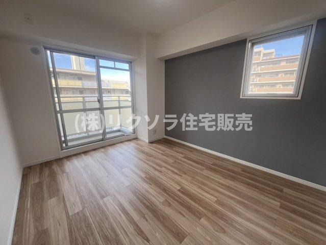 フロレスタ・ミオ山田池公園の洋室|洋室6.2帖
■物件内覧・資金計画相談・住宅ローン相談、リフォーム相談、お問合せ受付中■
※当日・翌日のご内覧、ご相談はお電話でのお問合せがスムーズです！