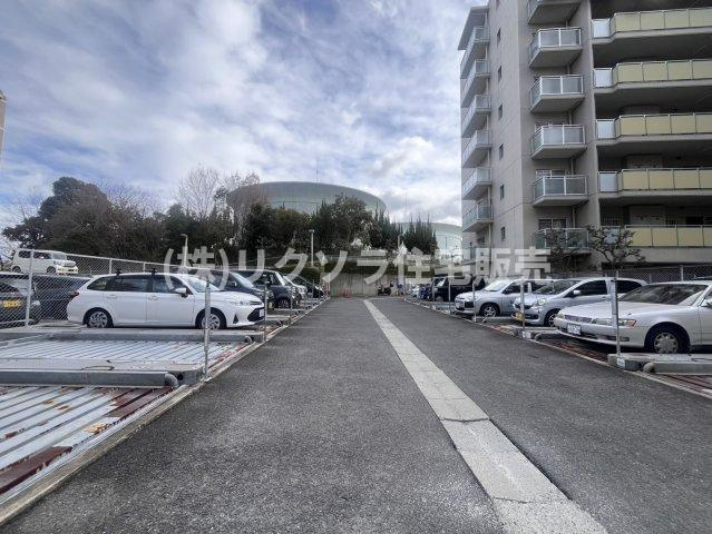 フロレスタ・ミオ山田池公園の駐車場|■物件内覧・資金計画相談・住宅ローン相談、リフォーム相談、お問合せ受付中■
※当日・翌日のご内覧、ご相談はお電話でのお問合せがスムーズです！