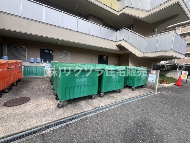 フロレスタ・ミオ山田池公園の現況写真|ゴミステーション
■物件内覧・資金計画相談・住宅ローン相談、リフォーム相談、お問合せ受付中■
※当日・翌日のご内覧、ご相談はお電話でのお問合せがスムーズです！