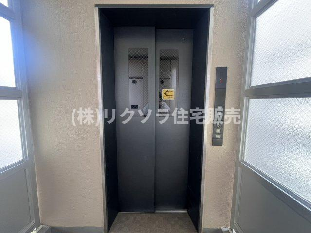 フロレスタ・ミオ山田池公園のその他共用部分|エレベーター2基(別の場所に1基有)
■物件内覧・資金計画相談・住宅ローン相談、リフォーム相談、お問合せ受付中■
※当日・翌日のご内覧、ご相談はお電話でのお問合せがスムーズです！