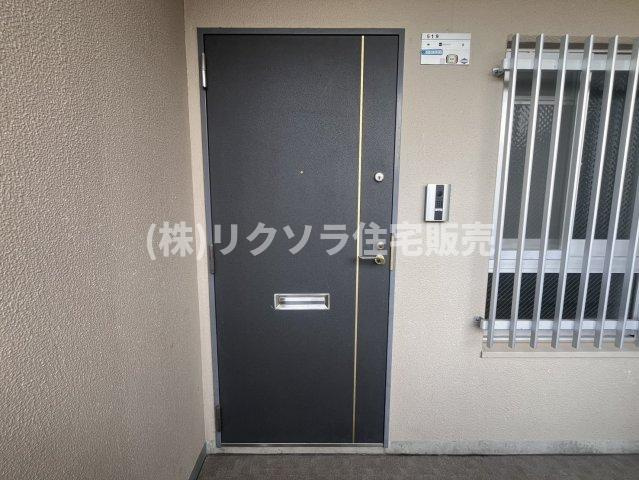 フロレスタ・ミオ山田池公園の玄関|■物件内覧・資金計画相談・住宅ローン相談、リフォーム相談、お問合せ受付中■
※当日・翌日のご内覧、ご相談はお電話でのお問合せがスムーズです！