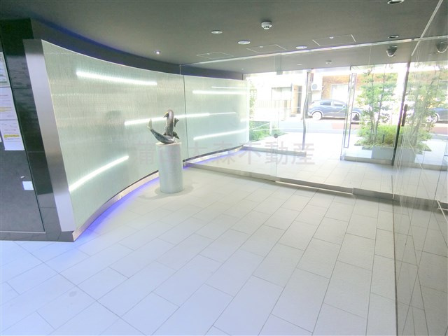 アジールコート武蔵新田のエントランス