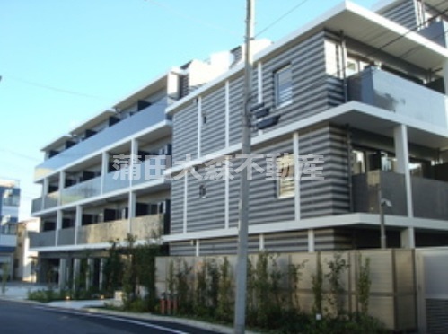 アジールコート武蔵新田の外観