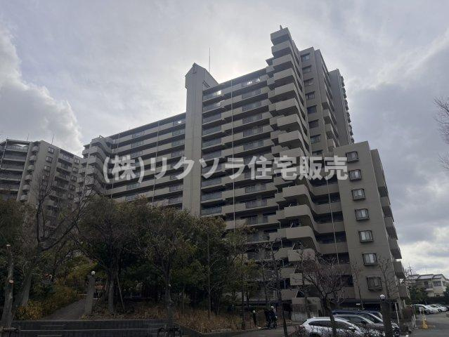 オークヒルズ香里四番館の外観|新しい生活にいかがでしょうか？外観はお住まいの顔になります。こだわりたいポイントですね。水回りリフォームやリノベーションも承ってます。
■現地見学・資金計画相談・住宅ローン相談もお問合せ受付中■
