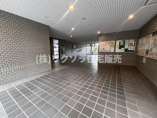 オークヒルズ香里四番館のエントランス|内部
■物件内覧・資金計画相談・住宅ローン相談、リフォーム相談、お問合せ受付中■
※当日・翌日のご内覧、ご相談はお電話でのお問合せがスムーズです！