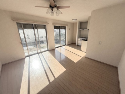 【居間・リビング】 | 北相馬郡利根町もえぎ野台《角地日当たり良し♪中古戸建》