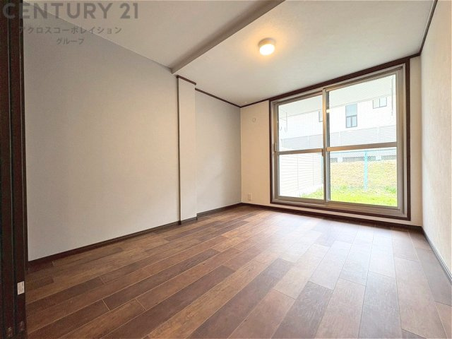 創造性や成長を促す遊びの空間を提供。学習や趣味に集中できる環境を整えます。個別のプライベートスペースは自己表現と自立心を育み、心地よい睡眠環境を整えリラックスできる場所を提供。