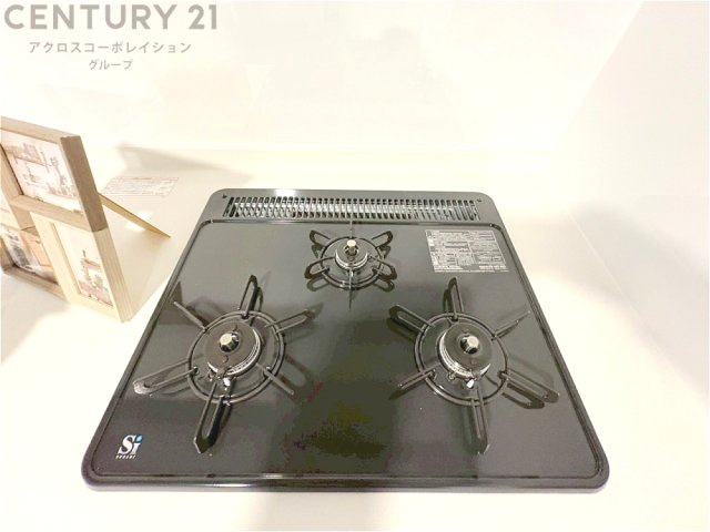 多数の調理器具を同時に使用でき、料理の効率化が可能。省エネで節約になり、様々な料理スタイルに適応できます。また、火力調整が独立しており、手入れや掃除もしやすく、今よりもっとお料理が楽しくなるかも。