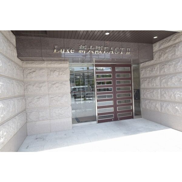 Luxe新大阪EAST2のエントランス
