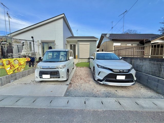 【築4年】筑西市樋口中古物件の駐車場