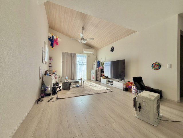 【築4年】筑西市樋口中古物件の居間・リビング