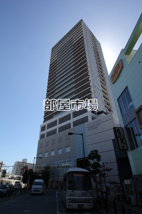 ブランズタワー南千住の外観