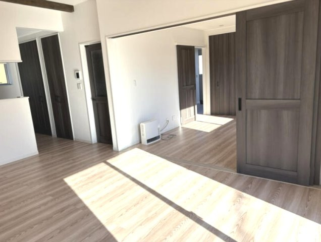 東金市菱沼　平屋中古戸建の居間・リビング|令和6年1月築  駐車4台可能JR東金線求名駅徒歩約7分 都市ガス トアトライウェル徒歩約11分