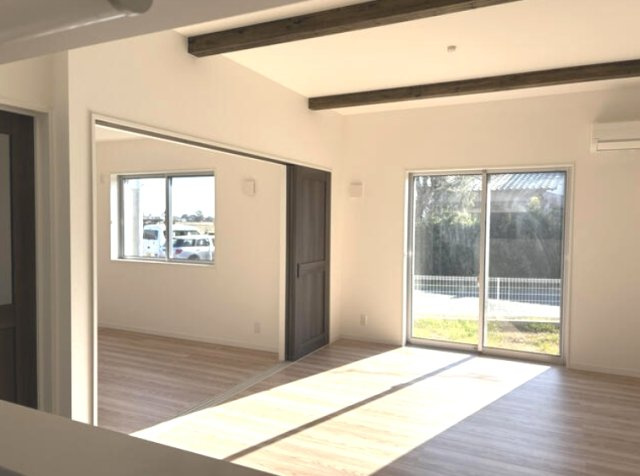 東金市菱沼　平屋中古戸建の居間・リビング|令和6年1月築  駐車4台可能JR東金線求名駅徒歩約7分 都市ガス トアトライウェル徒歩約11分