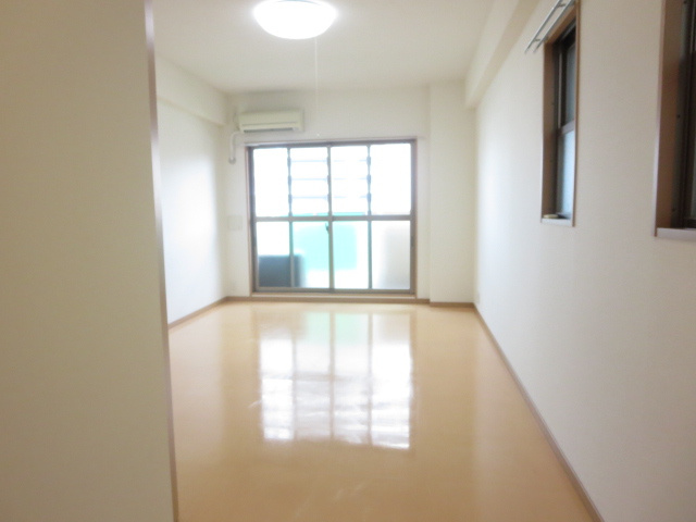 ティラヴェント中津の居間・リビング