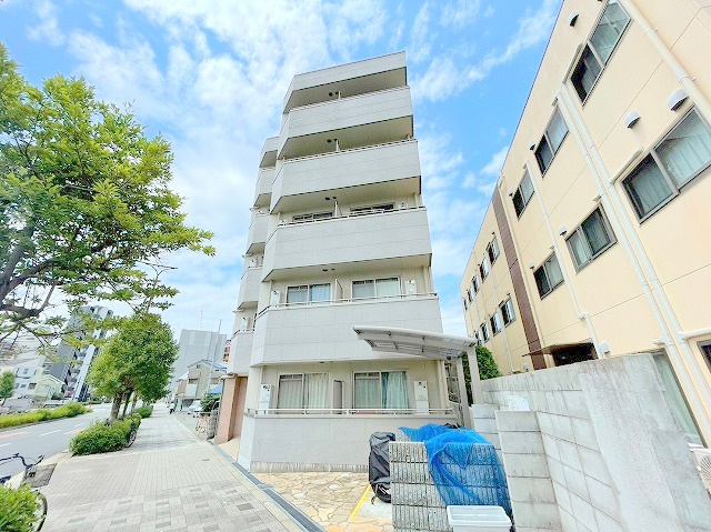 カルム西淡路の外観