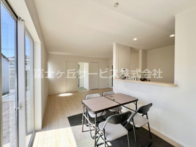 【居間・リビング】 | 富士市増川 3期 新築一戸建て 1号棟 | 16.2帖のリビングダイニングです