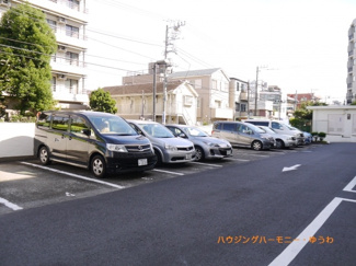 【駐車場】 | 敷地内には、広々した駐車場を完備。