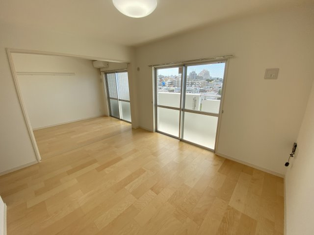 識名リゾート・ローズガーデンの居間・リビング