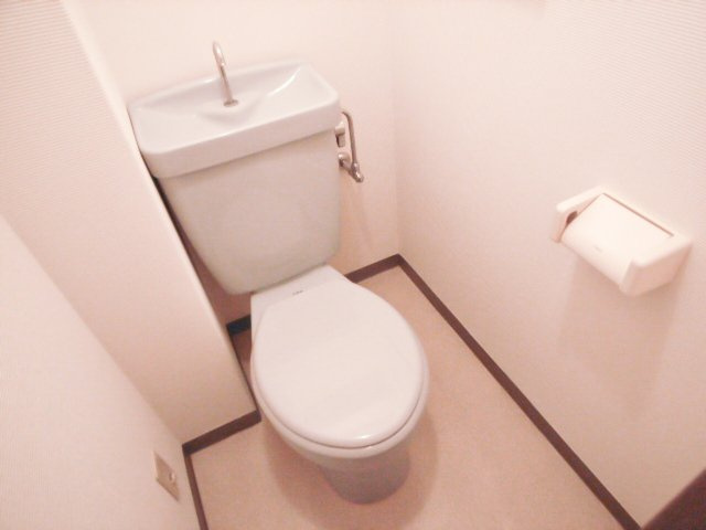 ダイナコート久留米レジックス　8階のトイレ|別号室のものになります。現状優先。