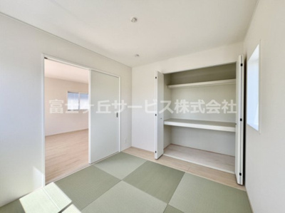 【和室】 | 富士市増川 3期 新築一戸建て 4号棟 | リビング横の5.2帖の和室です