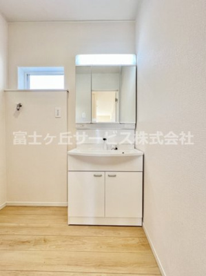 【独立洗面台】 | 富士市増川 3期 新築一戸建て 4号棟 | 独立洗面台あり、毎朝おしゃれに忙しい女性の方におすすめです
