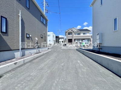 【前面道路含む現地写真】 | 富士市増川 3期 新築一戸建て 4号棟 | 前面道路含む現地写真です