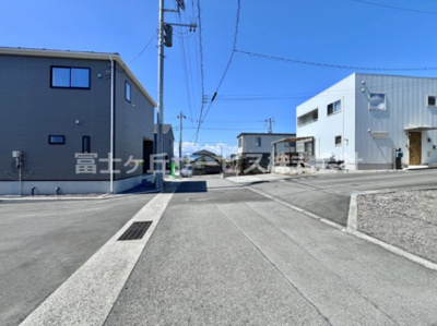 【前面道路含む現地写真】 | 富士市増川 3期 新築一戸建て 5号棟 | 前面道路含む現地写真です