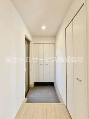 【玄関】 | 富士市増川 3期 新築一戸建て 5号棟 | きれいな玄関です