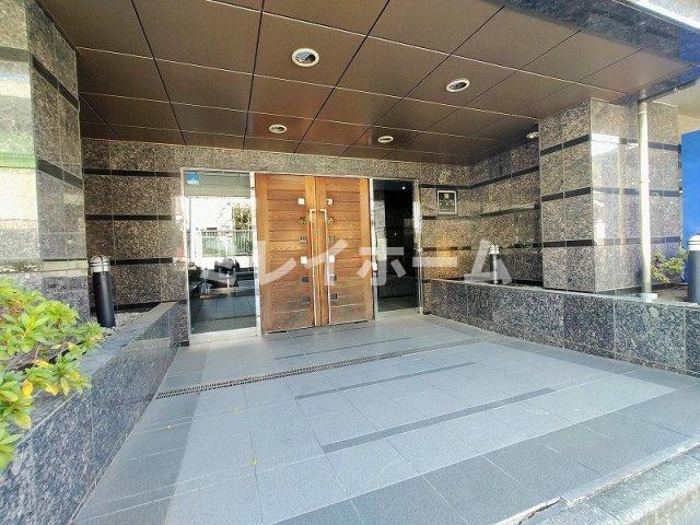 ルーブル上池台壱番館のエントランス