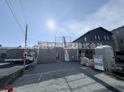 【外観】 | 富士市西柏原新田 3期 新築一戸建て | 現在建築中の外観画像です。ご内覧は同じメーカーの完成物件へご案内いたしますので、いつでもご相談ください！