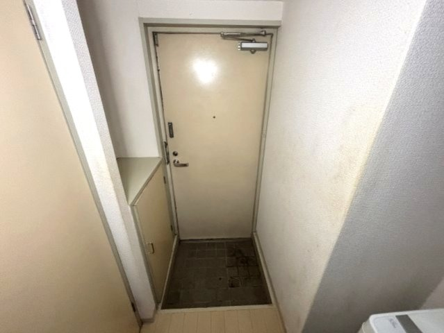ハイム　アンゲネーム　１０３号室の玄関