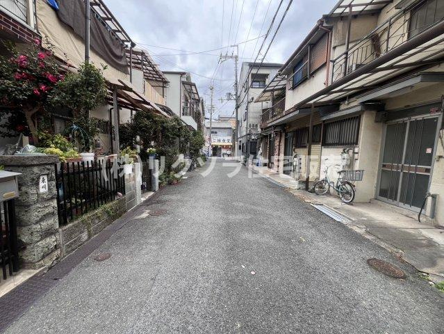 長栄寺町　中古一戸建ての前面道路含む現地写真|南　私道　幅員4.0ｍ
■物件内覧・資金計画相談・住宅ローン相談、リフォーム相談、お問合せ受付中■
※当日・翌日のご内覧、ご相談はお電話でのお問合せがスムーズです！