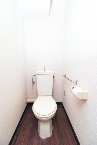 ダイナコート小倉下到津　2階のトイレ|現状優先です。