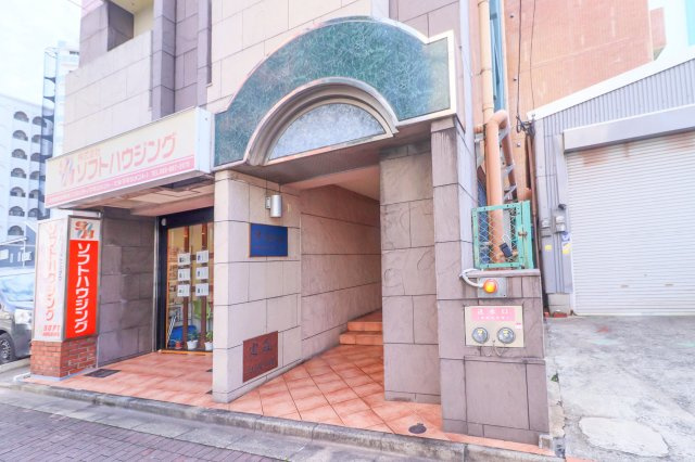 ダイナコート小倉下到津　2階のエントランス