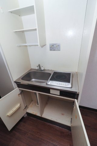 ダイナコート小倉下到津　2階のキッチン|現状優先です。