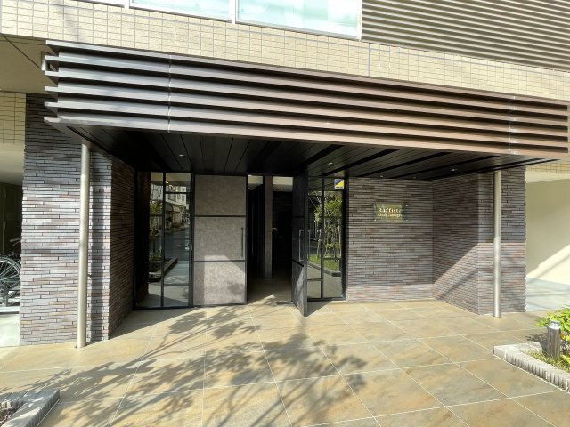 調布市多摩川５丁目の賃貸マンションのエントランス