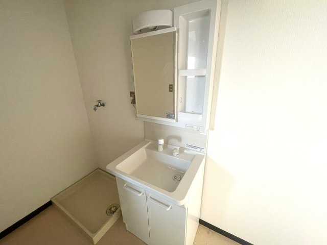 ミヨシコーポA棟の独立洗面台